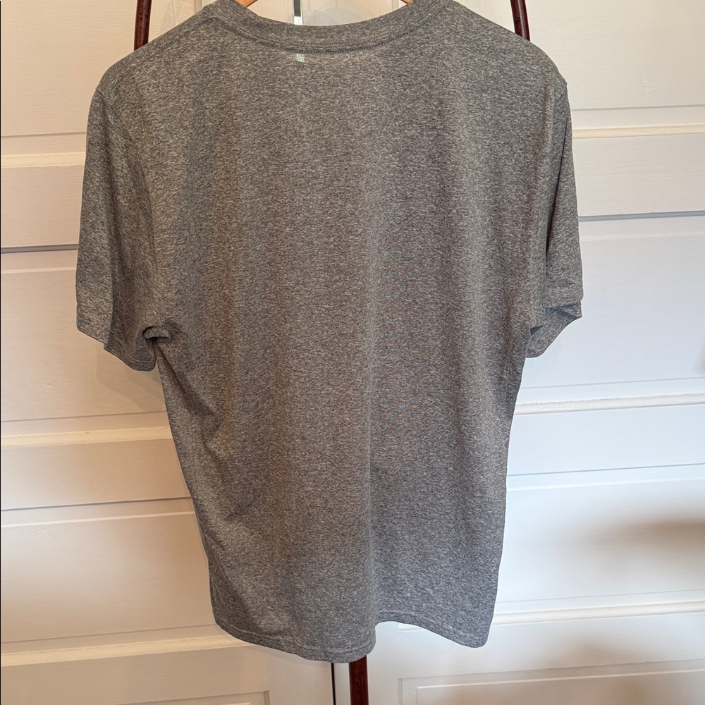 Men’s Nike Grey Heather Short-Sleeve Shirt with Green Logo - Picture 3 of 6